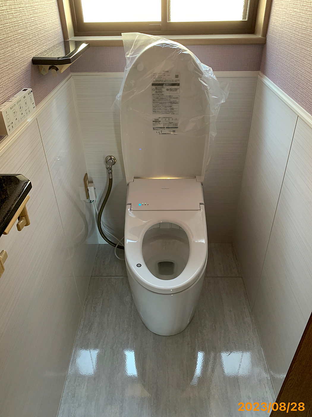 改修後のトイレ。新しい節水型便器に交換
